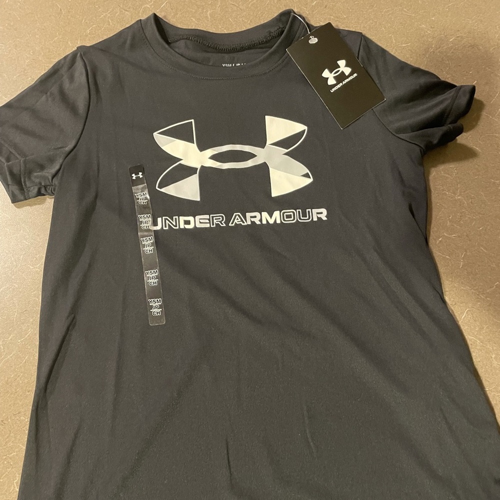 Girls under Armour t-shirt. NWT. Size Youth small.